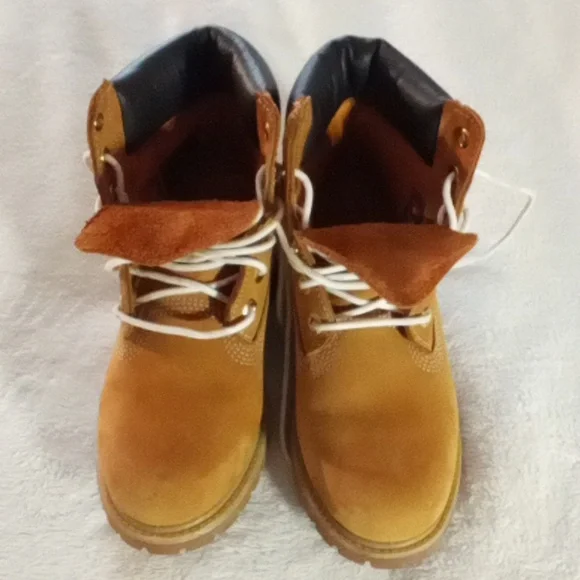 TIMBERLAND KIDS BOOTS! RUN SMALL SO SIZE 6 EXCELLENT CONDITION - Picture 2 of 6